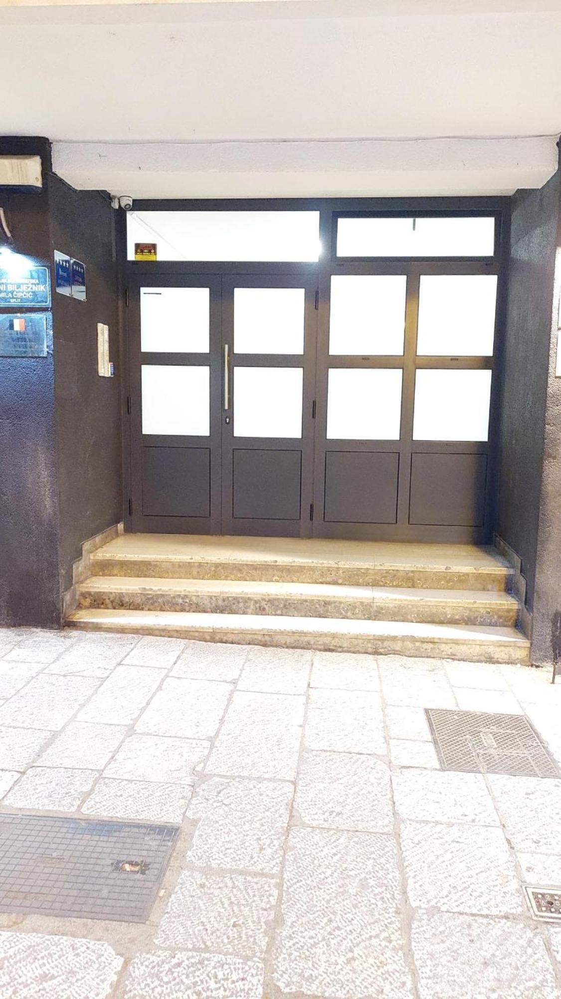 Room With Private Toilet And Terrace In City Center In Shared Apartment スプリト エクステリア 写真